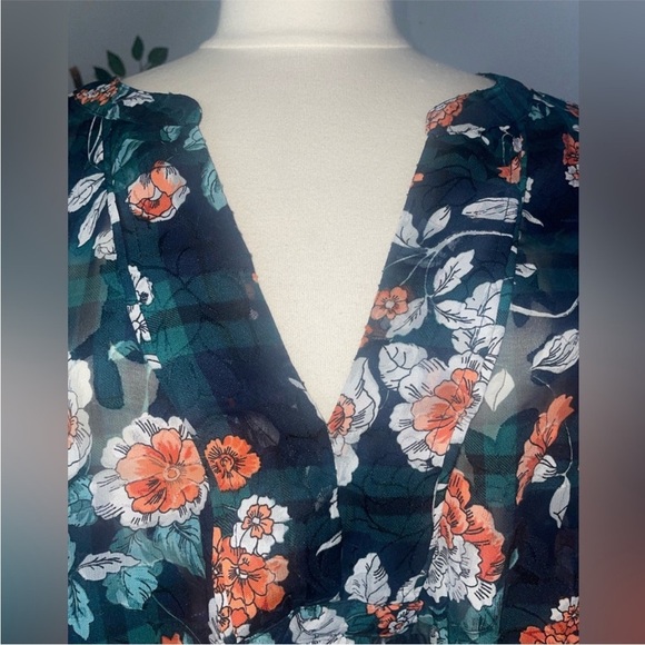 Tommy Hilfiger size 2X sheer, 3/4 sleeves - Picture 3 of 6